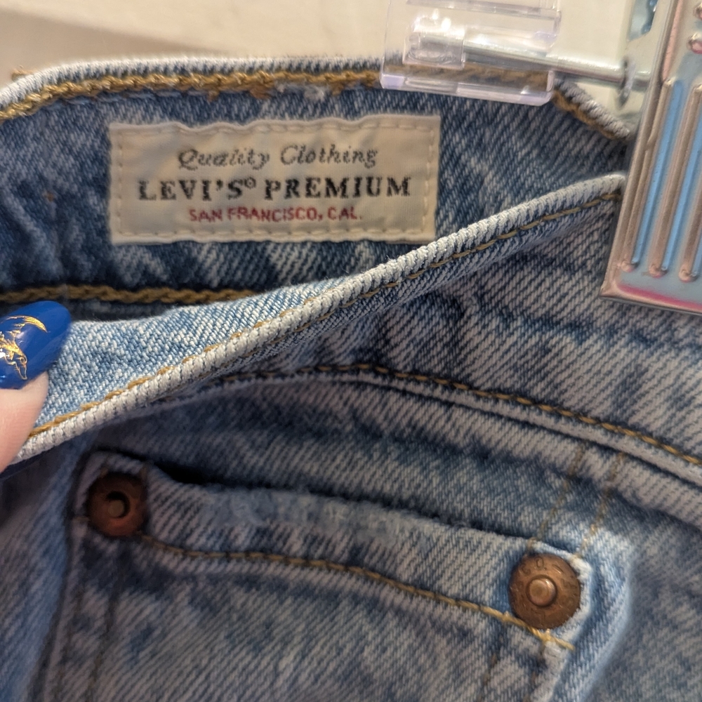 Levi's Premium Ribcage Straight Jeans - Picture 5 of 6